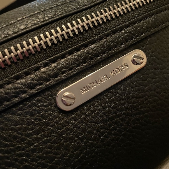 Michael Kors Black Leather crossbody Bag - Picture 2 of 5